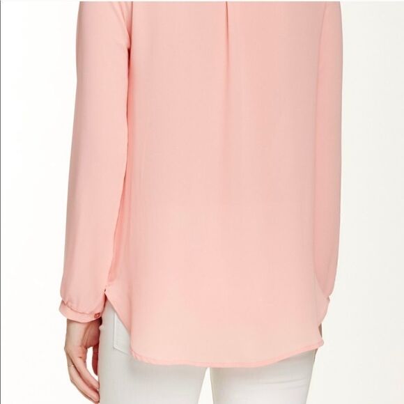 💼LUSH V-neck High/Low Shirt 💼 - Picture 3 of 10